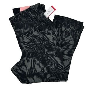 Lane Bryant Women’s Plus Size LIVI High-Rise LIVI Soft Capri Legging 1X 2X 3X 4X